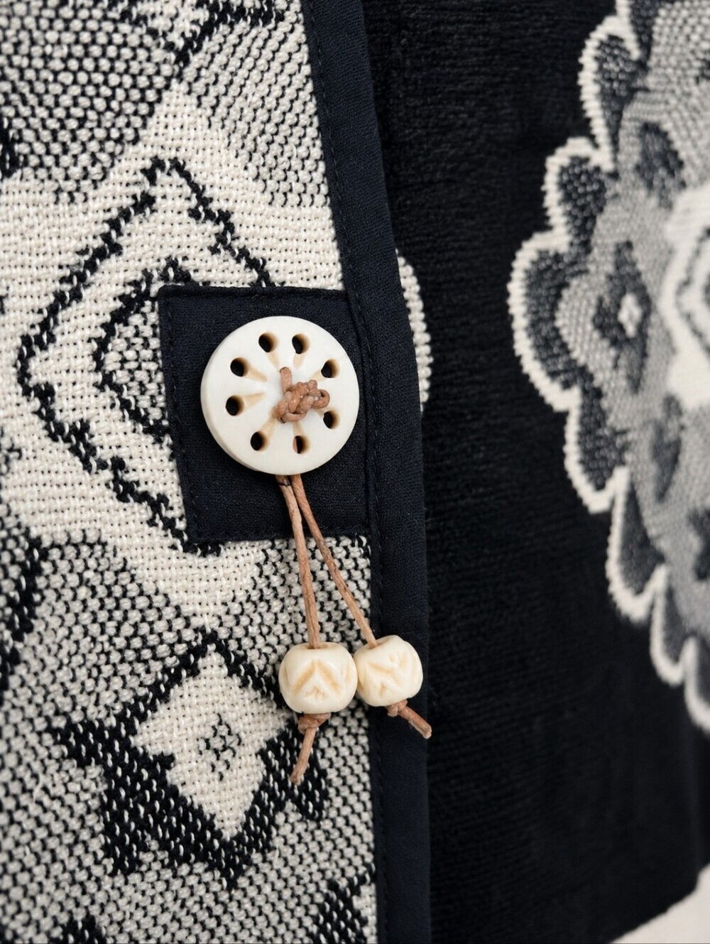 Flashback Women's Black & White Tapestry Knit Jacket XL Boho Southwestern Button - Picture 4 of 6